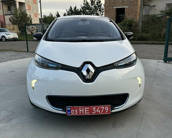 Белый Рено Зое, объемом двигателя 0 л и пробегом 75 тыс. км за 6700 $, фото 3 на Automoto.ua