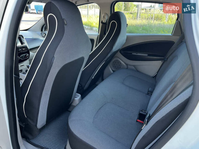 Белый Рено Зое, объемом двигателя 0 л и пробегом 123 тыс. км за 6850 $, фото 21 на Automoto.ua
