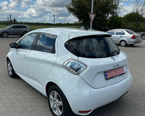 Белый Рено Зое, объемом двигателя 0 л и пробегом 87 тыс. км за 6400 $, фото 7 на Automoto.ua