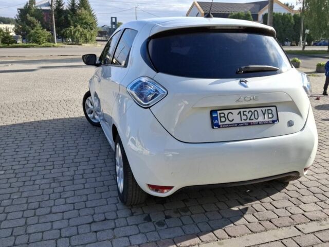 Белый Рено Зое, объемом двигателя 0 л и пробегом 90 тыс. км за 6990 $, фото 2 на Automoto.ua