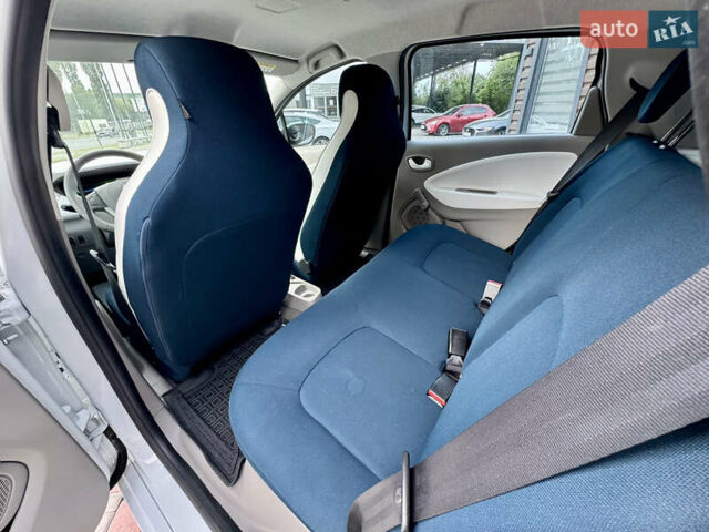Білий Рено Зое, об'ємом двигуна 0 л та пробігом 110 тис. км за 6200 $, фото 29 на Automoto.ua