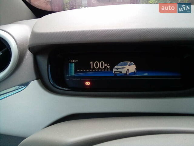 Белый Рено Зое, объемом двигателя 0 л и пробегом 114 тыс. км за 6200 $, фото 10 на Automoto.ua