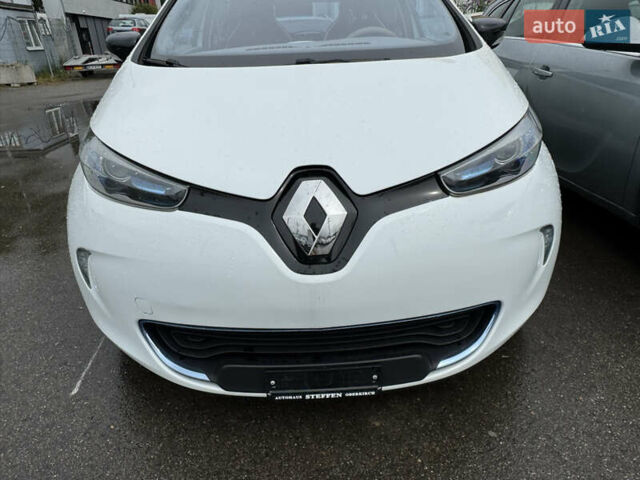 Белый Рено Зое, объемом двигателя 0 л и пробегом 80 тыс. км за 4399 $, фото 6 на Automoto.ua