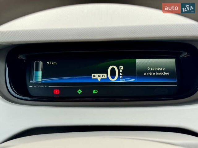 Білий Рено Зое, об'ємом двигуна 0 л та пробігом 110 тис. км за 6950 $, фото 23 на Automoto.ua
