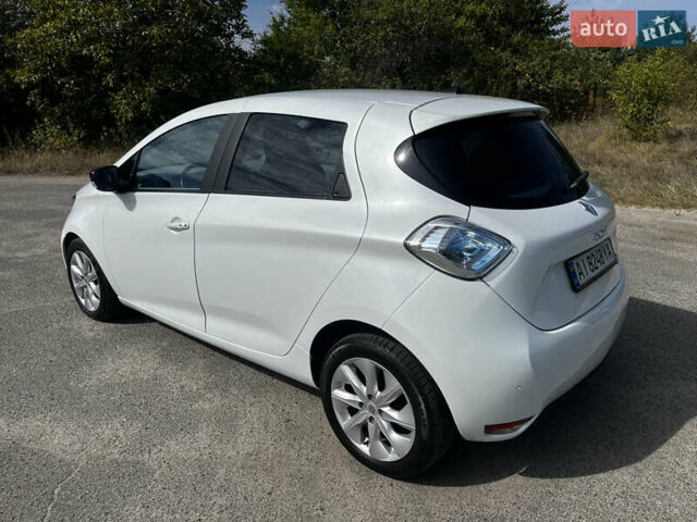 Білий Рено Зое, об'ємом двигуна 0 л та пробігом 123 тис. км за 6900 $, фото 9 на Automoto.ua