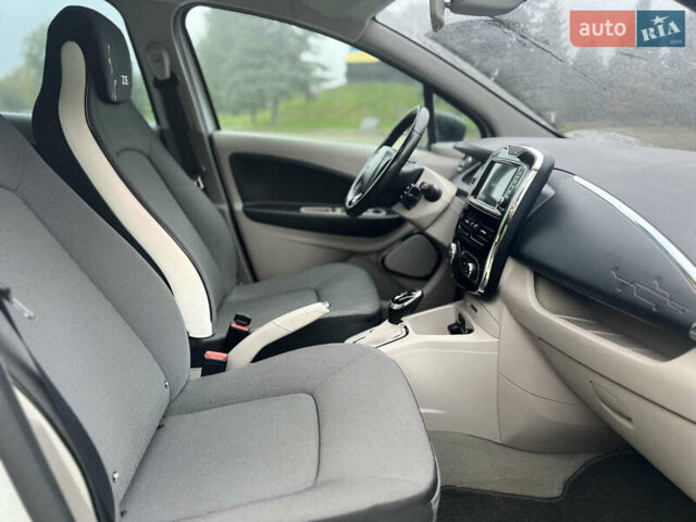Белый Рено Зое, объемом двигателя 0 л и пробегом 103 тыс. км за 6799 $, фото 35 на Automoto.ua