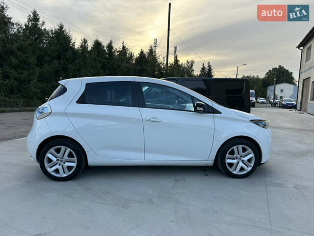 Белый Рено Зое, объемом двигателя 0 л и пробегом 75 тыс. км за 6700 $, фото 6 на Automoto.ua