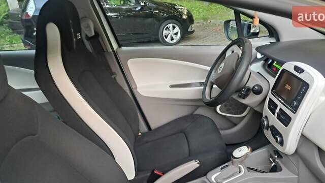Білий Рено Зое, об'ємом двигуна 0 л та пробігом 96 тис. км за 5800 $, фото 4 на Automoto.ua