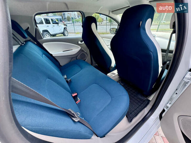 Білий Рено Зое, об'ємом двигуна 0 л та пробігом 110 тис. км за 6200 $, фото 33 на Automoto.ua