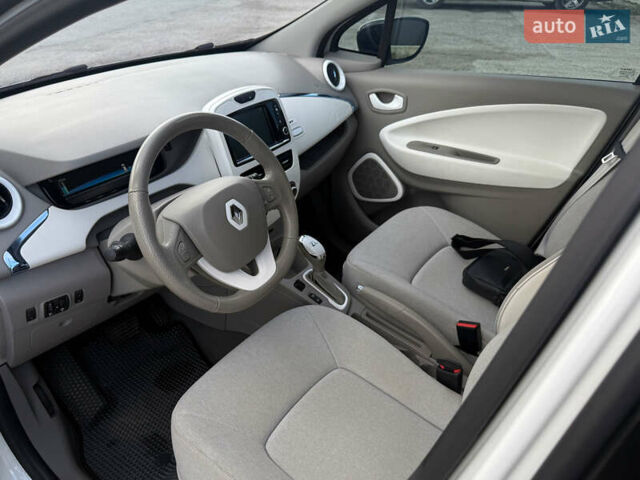 Белый Рено Зое, объемом двигателя 0 л и пробегом 54 тыс. км за 7500 $, фото 9 на Automoto.ua