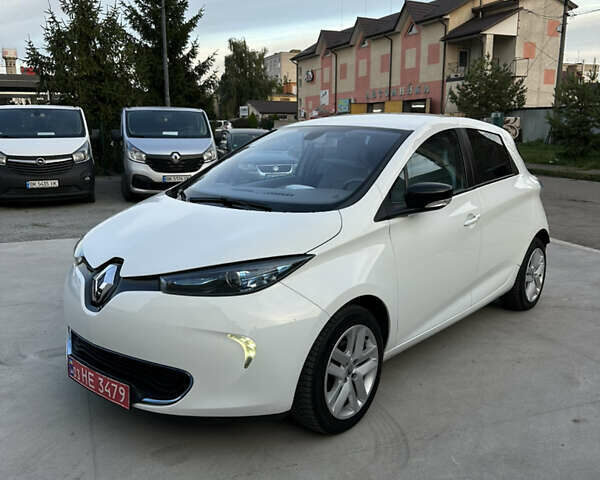 Белый Рено Зое, объемом двигателя 0 л и пробегом 75 тыс. км за 6700 $, фото 1 на Automoto.ua