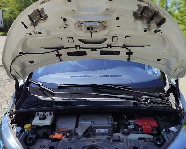 Білий Рено Зое, об'ємом двигуна 0 л та пробігом 89 тис. км за 6500 $, фото 5 на Automoto.ua