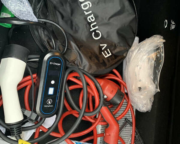 Белый Рено Зое, объемом двигателя 0 л и пробегом 64 тыс. км за 7600 $, фото 23 на Automoto.ua