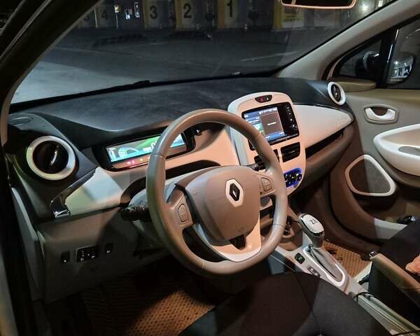 Білий Рено Зое, об'ємом двигуна 0 л та пробігом 90 тис. км за 6000 $, фото 5 на Automoto.ua