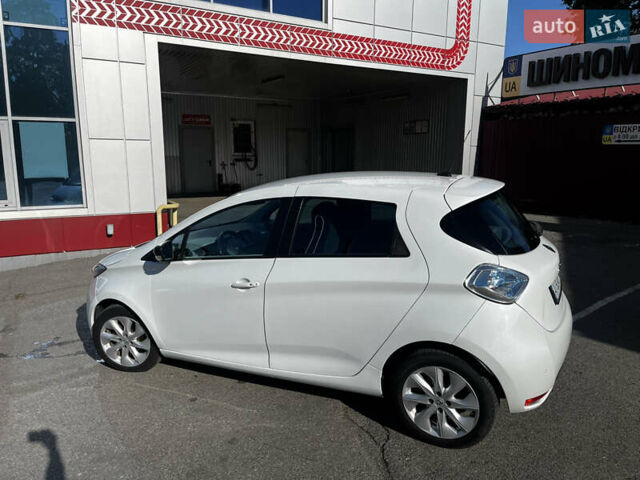 Белый Рено Зое, объемом двигателя 0 л и пробегом 123 тыс. км за 6850 $, фото 5 на Automoto.ua