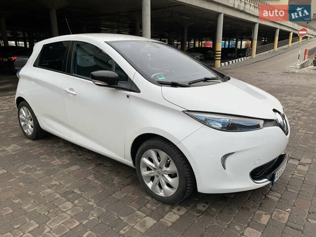 Белый Рено Зое, объемом двигателя 0 л и пробегом 64 тыс. км за 7600 $, фото 1 на Automoto.ua