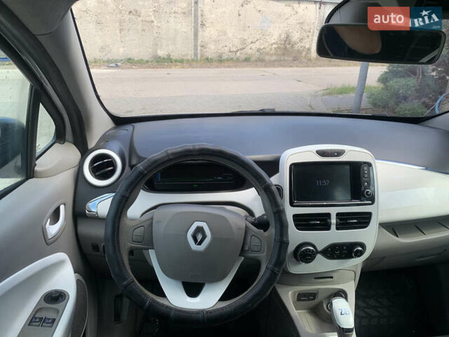 Білий Рено Зое, об'ємом двигуна 0 л та пробігом 235 тис. км за 7500 $, фото 19 на Automoto.ua