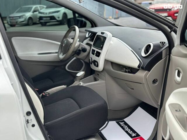 Белый Рено Зое, объемом двигателя 0 л и пробегом 203 тыс. км за 6890 $, фото 28 на Automoto.ua