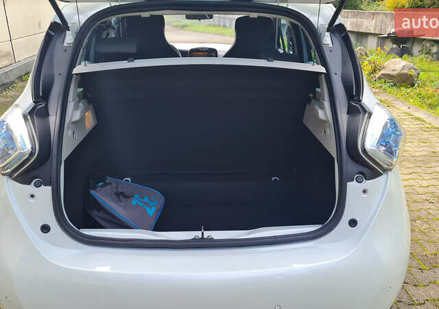 Білий Рено Зое, об'ємом двигуна 0 л та пробігом 53 тис. км за 7878 $, фото 20 на Automoto.ua