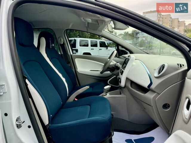 Білий Рено Зое, об'ємом двигуна 0 л та пробігом 110 тис. км за 6200 $, фото 2 на Automoto.ua