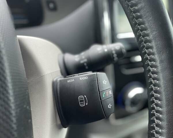 Белый Рено Зое, объемом двигателя 0 л и пробегом 98 тыс. км за 7000 $, фото 29 на Automoto.ua