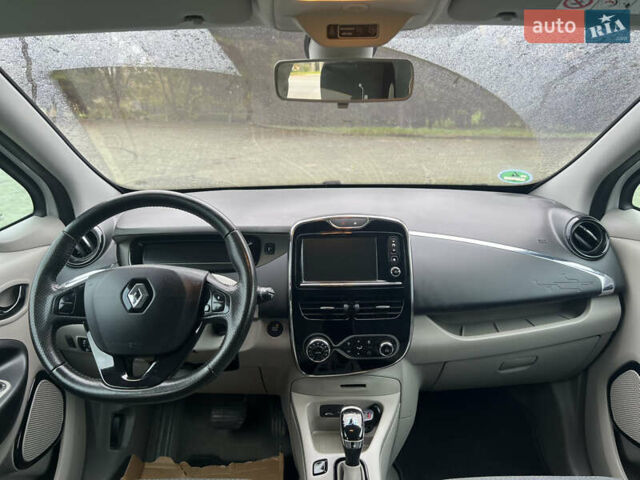 Белый Рено Зое, объемом двигателя 0 л и пробегом 103 тыс. км за 6799 $, фото 30 на Automoto.ua