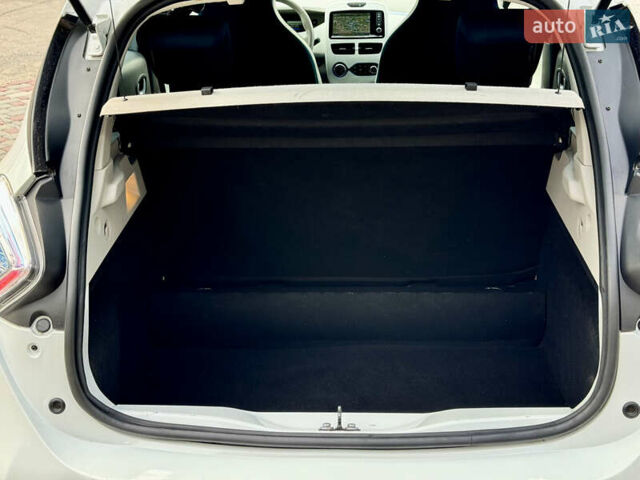 Білий Рено Зое, об'ємом двигуна 0 л та пробігом 110 тис. км за 6200 $, фото 31 на Automoto.ua