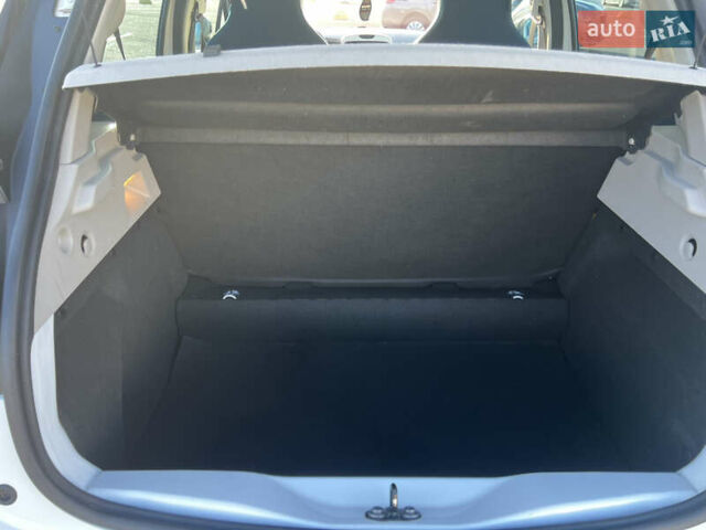 Білий Рено Зое, об'ємом двигуна 0 л та пробігом 115 тис. км за 6550 $, фото 43 на Automoto.ua