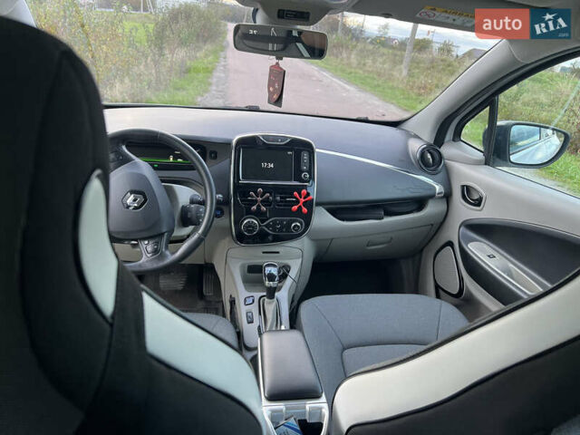 Белый Рено Зое, объемом двигателя 0 л и пробегом 120 тыс. км за 6500 $, фото 7 на Automoto.ua