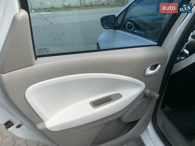 Білий Рено Зое, об'ємом двигуна 0 л та пробігом 235 тис. км за 7500 $, фото 17 на Automoto.ua