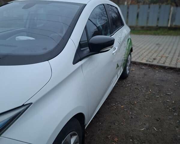 Белый Рено Зое, объемом двигателя 0 л и пробегом 240 тыс. км за 6800 $, фото 1 на Automoto.ua