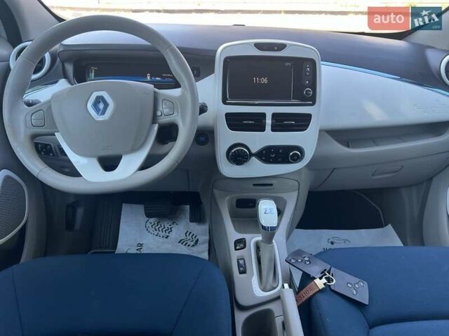 Белый Рено Зое, объемом двигателя 0 л и пробегом 146 тыс. км за 6200 $, фото 6 на Automoto.ua