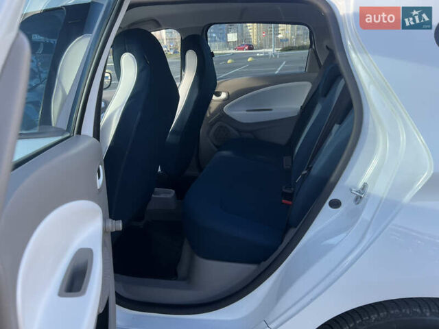 Білий Рено Зое, об'ємом двигуна 0 л та пробігом 115 тис. км за 6550 $, фото 42 на Automoto.ua