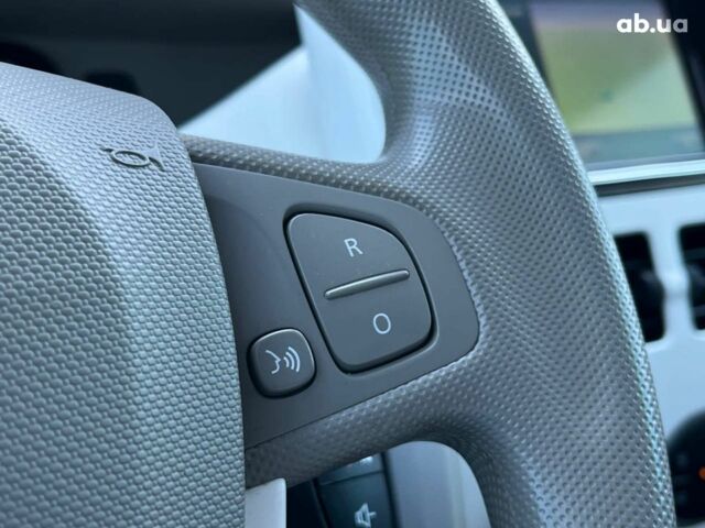 Белый Рено Зое, объемом двигателя 0 л и пробегом 56 тыс. км за 7190 $, фото 37 на Automoto.ua
