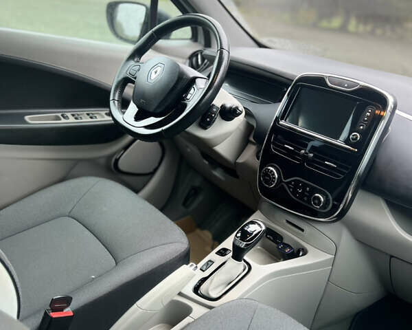 Белый Рено Зое, объемом двигателя 0 л и пробегом 103 тыс. км за 6799 $, фото 34 на Automoto.ua