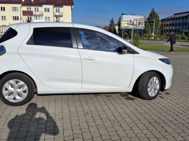 Белый Рено Зое, объемом двигателя 0 л и пробегом 90 тыс. км за 6990 $, фото 5 на Automoto.ua