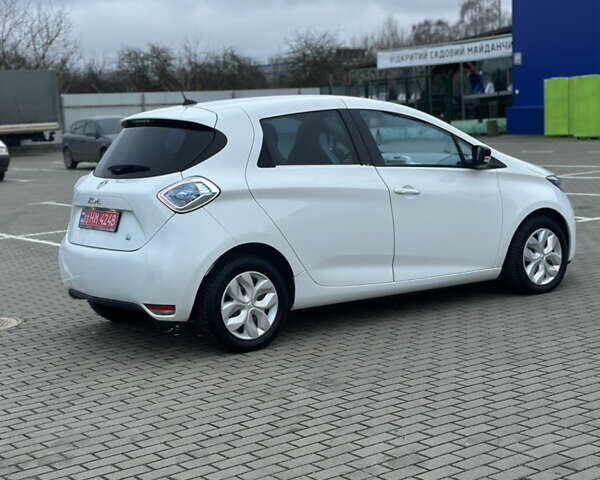Белый Рено Зое, объемом двигателя 0 л и пробегом 50 тыс. км за 6300 $, фото 6 на Automoto.ua