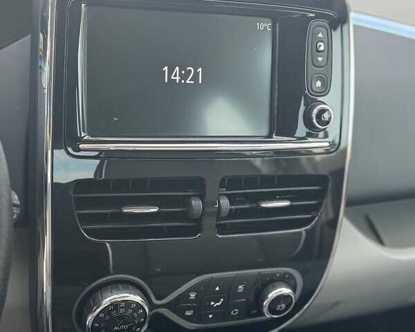 Белый Рено Зое, объемом двигателя 0 л и пробегом 167 тыс. км за 6599 $, фото 20 на Automoto.ua