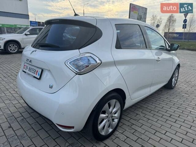 Белый Рено Зое, объемом двигателя 0 л и пробегом 167 тыс. км за 6599 $, фото 9 на Automoto.ua