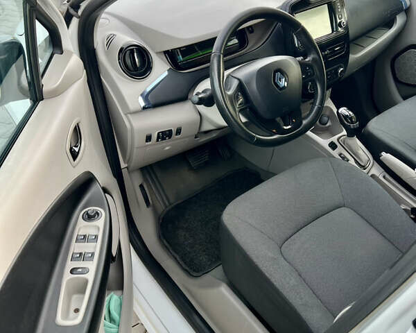 Рено Зое 2014 в Луцке на Automoto.ua Белый Рено Зое, объемом двигателя 0 л и пробегом 87 тыс. км за 6700 $, фото 8 на Automoto.ua