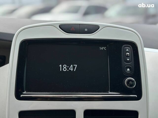 Белый Рено Зое, объемом двигателя 0 л и пробегом 203 тыс. км за 6890 $, фото 21 на Automoto.ua