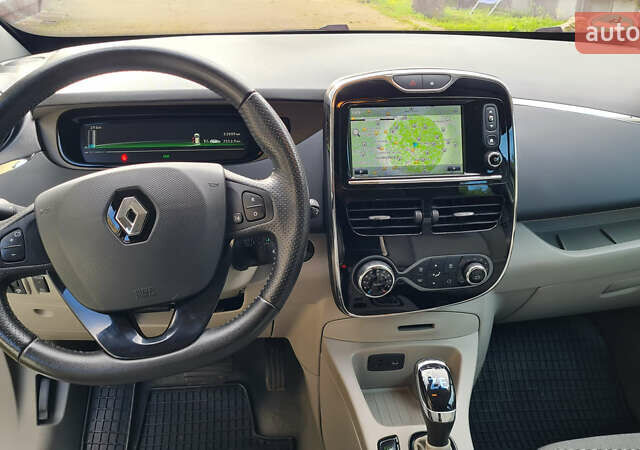 Білий Рено Зое, об'ємом двигуна 0 л та пробігом 53 тис. км за 7878 $, фото 10 на Automoto.ua