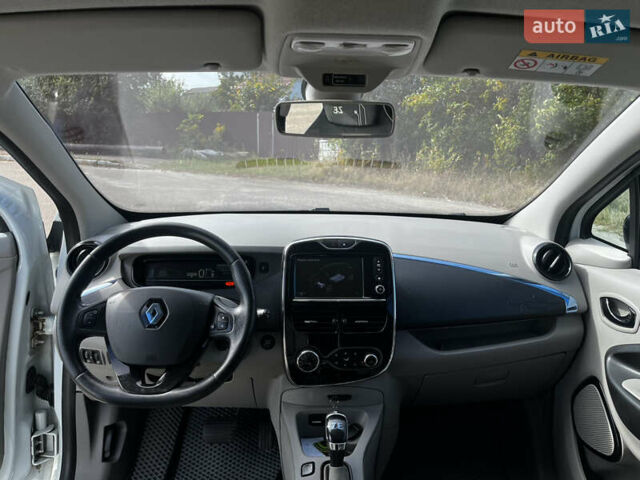 Білий Рено Зое, об'ємом двигуна 0 л та пробігом 123 тис. км за 6900 $, фото 35 на Automoto.ua