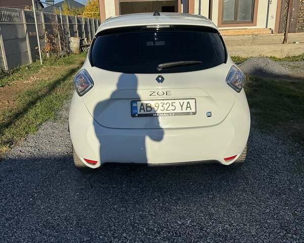 Белый Рено Зое, объемом двигателя 0 л и пробегом 166 тыс. км за 5800 $, фото 3 на Automoto.ua