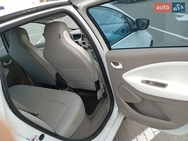 Рено Зое 2014 в Ковель на Automoto.ua Белый Рено Зое, объемом двигателя 0 л и пробегом 156 тыс. км за 5999 $, фото 13 на Automoto.ua