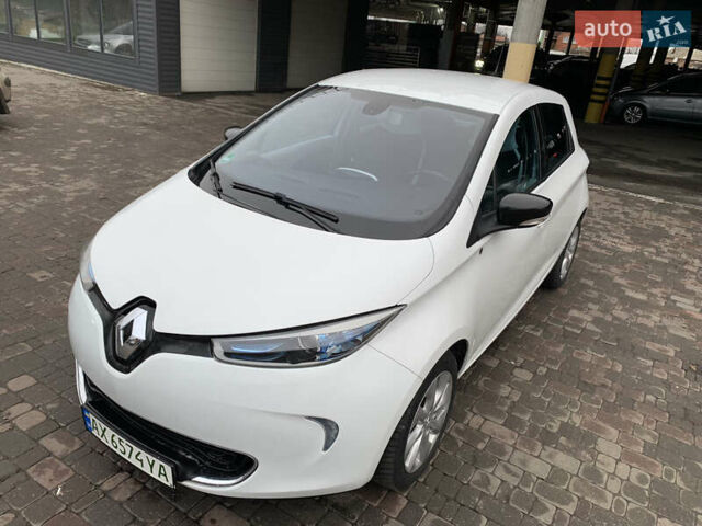 Белый Рено Зое, объемом двигателя 0 л и пробегом 64 тыс. км за 7600 $, фото 3 на Automoto.ua