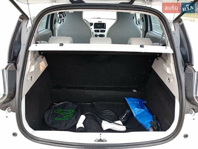 Рено Зое 2014 в Ковель на Automoto.ua Белый Рено Зое, объемом двигателя 0 л и пробегом 156 тыс. км за 5999 $, фото 9 на Automoto.ua