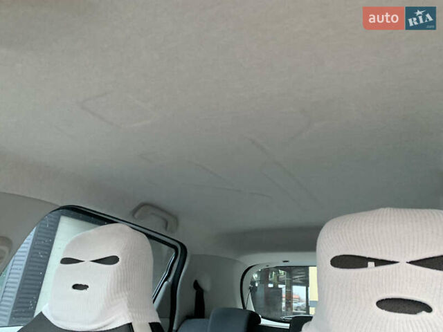 Белый Рено Зое, объемом двигателя 0 л и пробегом 64 тыс. км за 7600 $, фото 19 на Automoto.ua