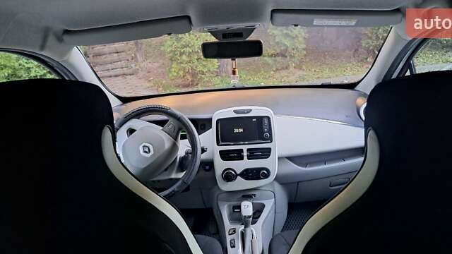 Білий Рено Зое, об'ємом двигуна 0 л та пробігом 96 тис. км за 5800 $, фото 1 на Automoto.ua