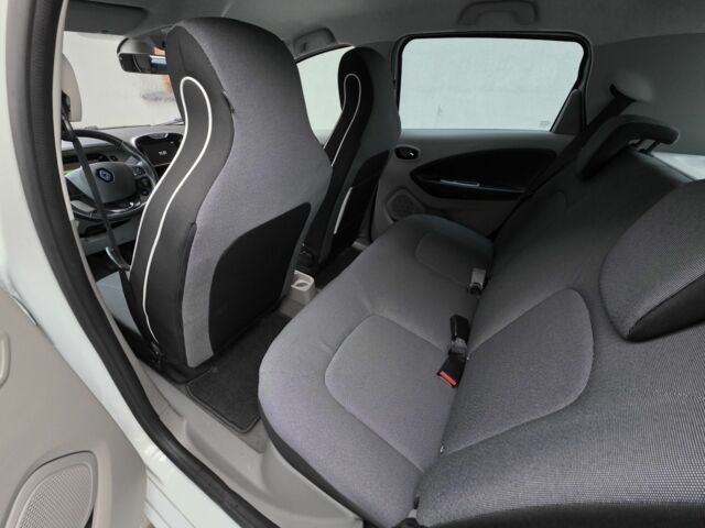 Білий Рено Зое, об'ємом двигуна 0 л та пробігом 140 тис. км за 5850 $, фото 6 на Automoto.ua